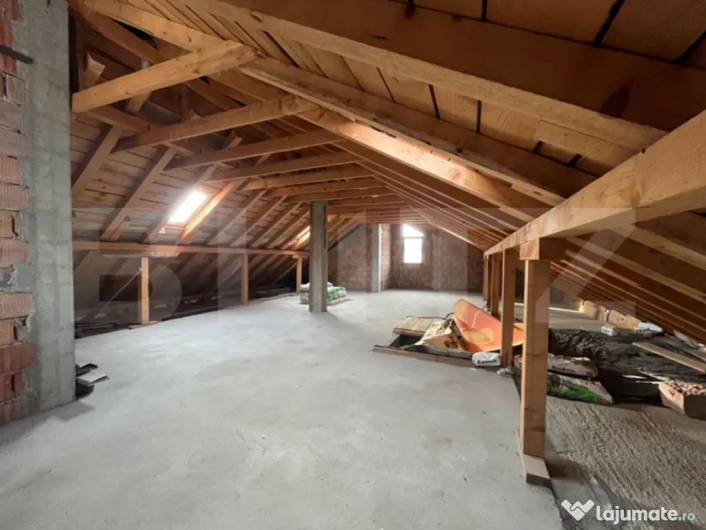 Casa cu etaj si mansarda, 5 camere, zona Santa, Mogosesti