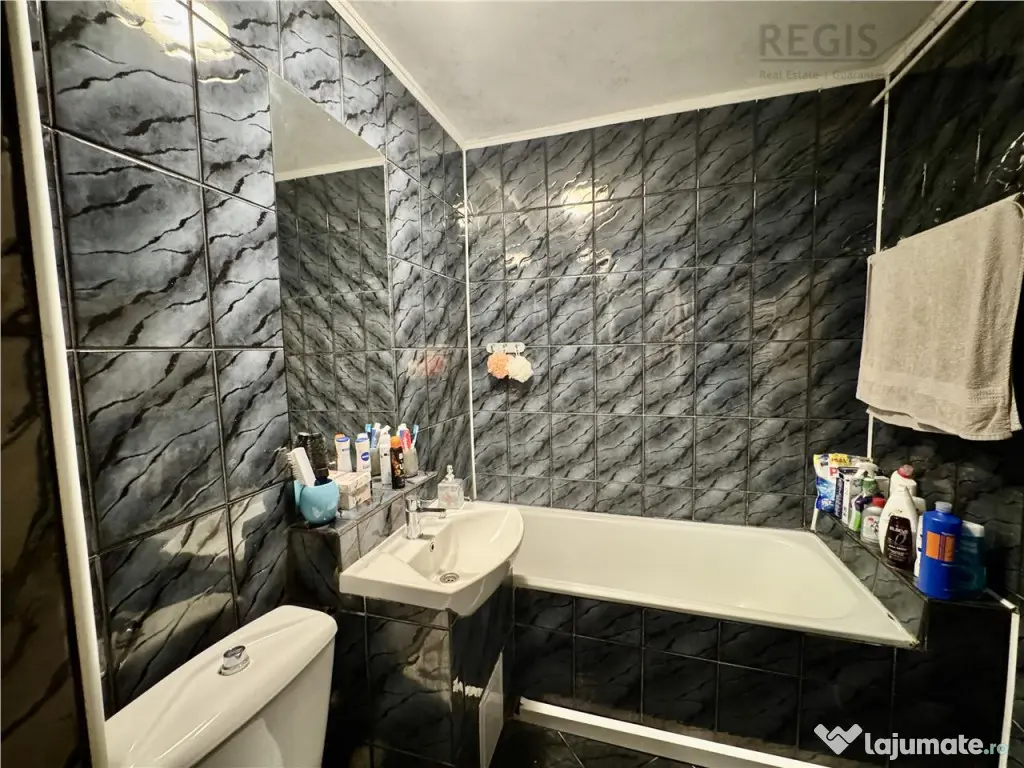 Apartament 3 camere decomandat de | Zona Judetean 