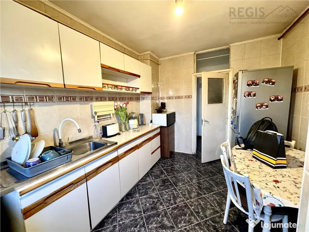 Apartament 3 camere decomandat de | Zona Judetean 