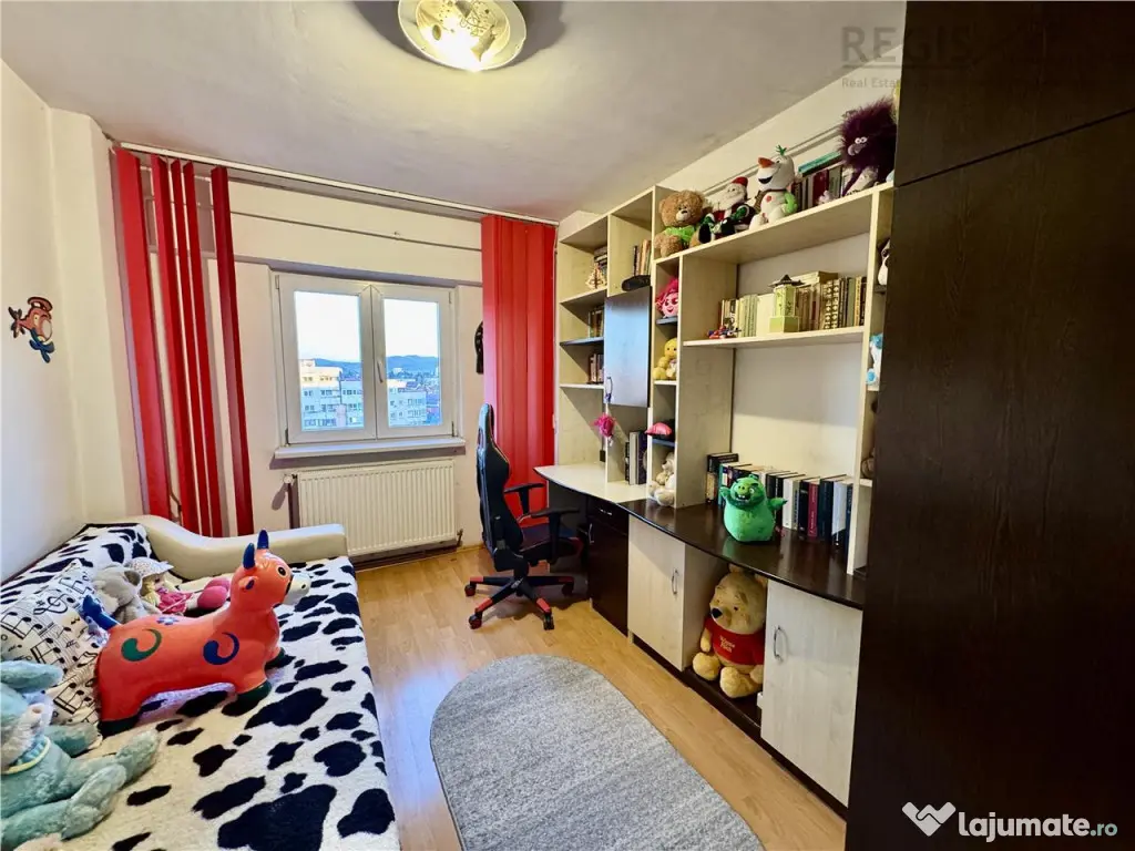 Apartament 3 camere decomandat de | Zona Judetean 