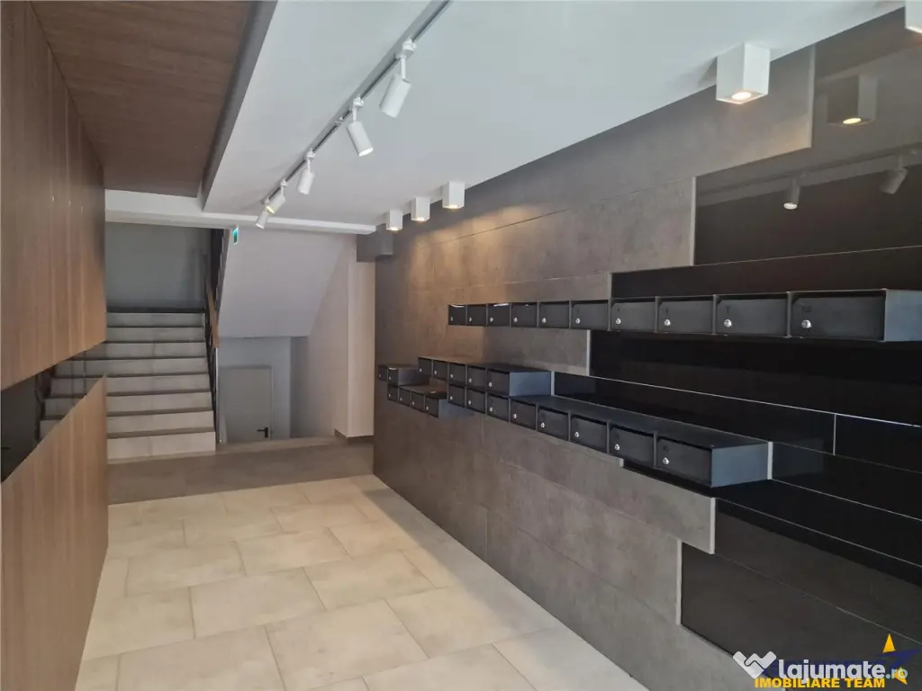 TUR 3D! Decomandat, elegant, 2 balcoane, Maurer Villas, Bras 