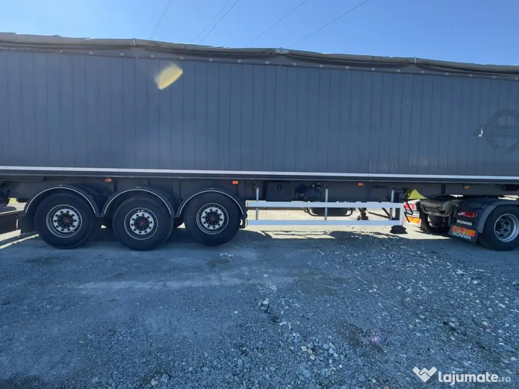 Vand semiremorca marca Bodex