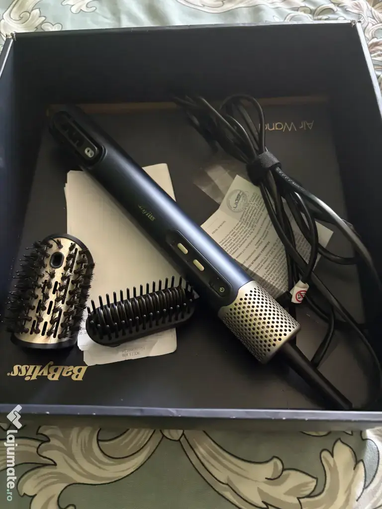 Vand perie cu aer cald Babyliss în stare foarte buna