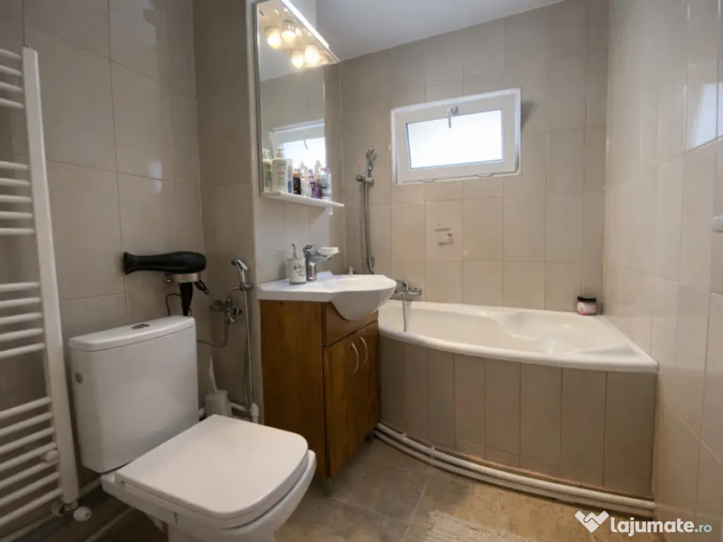 Apartament 3 camere | Decomandat | Etaj 2 | Parcare | zona P 