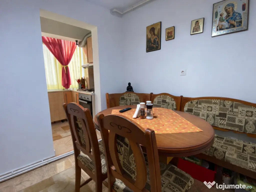 Apartament 3 camere | Decomandat | Etaj 2 | Parcare | zona P 