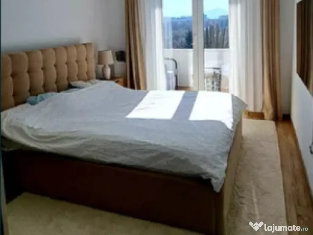 Apartament 4 camere, decomandat - zona Centrul Civic 