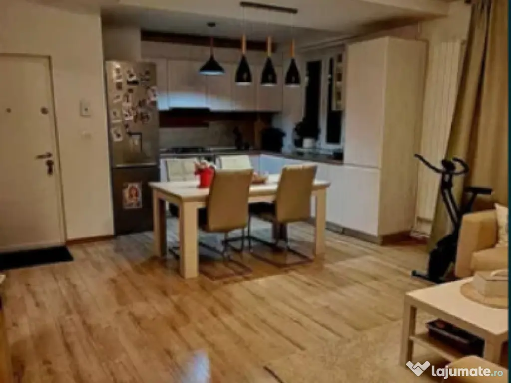 Apartament 4 camere, decomandat - zona Centrul Civic 