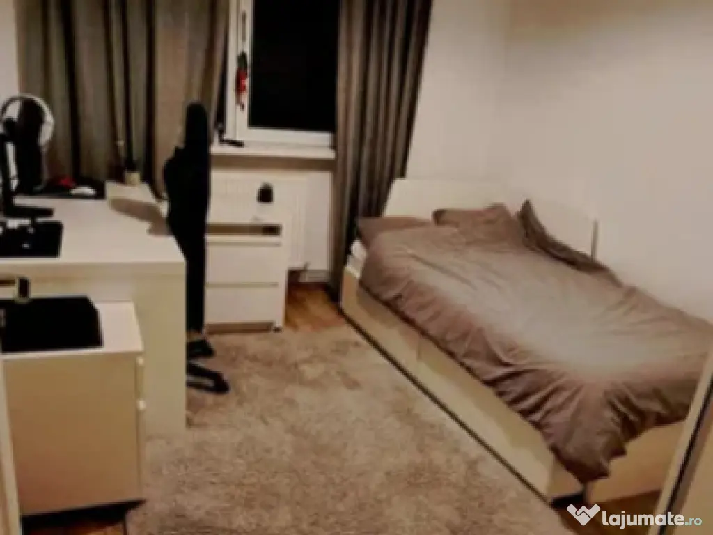 Apartament 4 camere, decomandat - zona Centrul Civic 