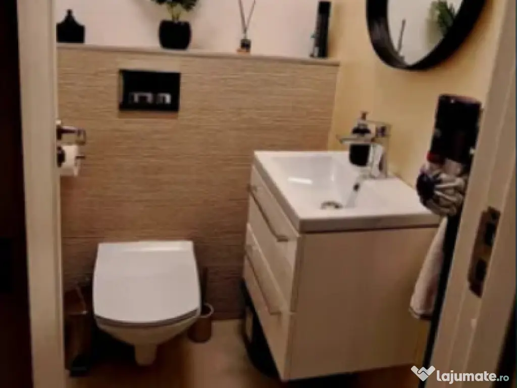 Apartament 4 camere, decomandat - zona Centrul Civic 