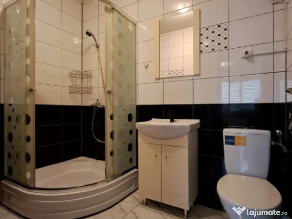 Apartament 3 camere, parcare Str.Florilor Floresti 