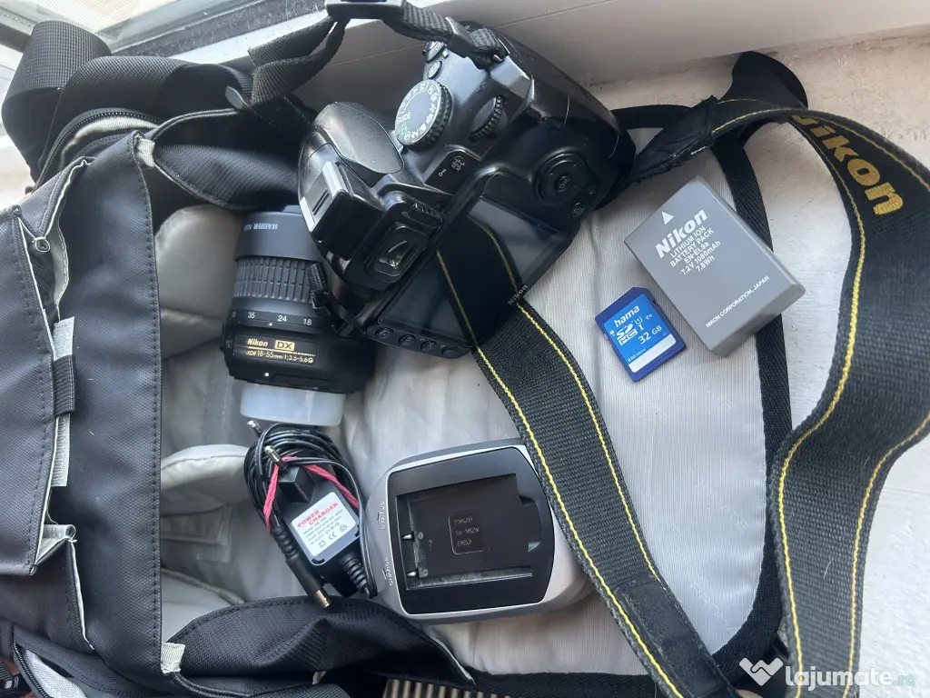 DDSLR Nikon D3000 + obiectiv Nikon AF-S DX 