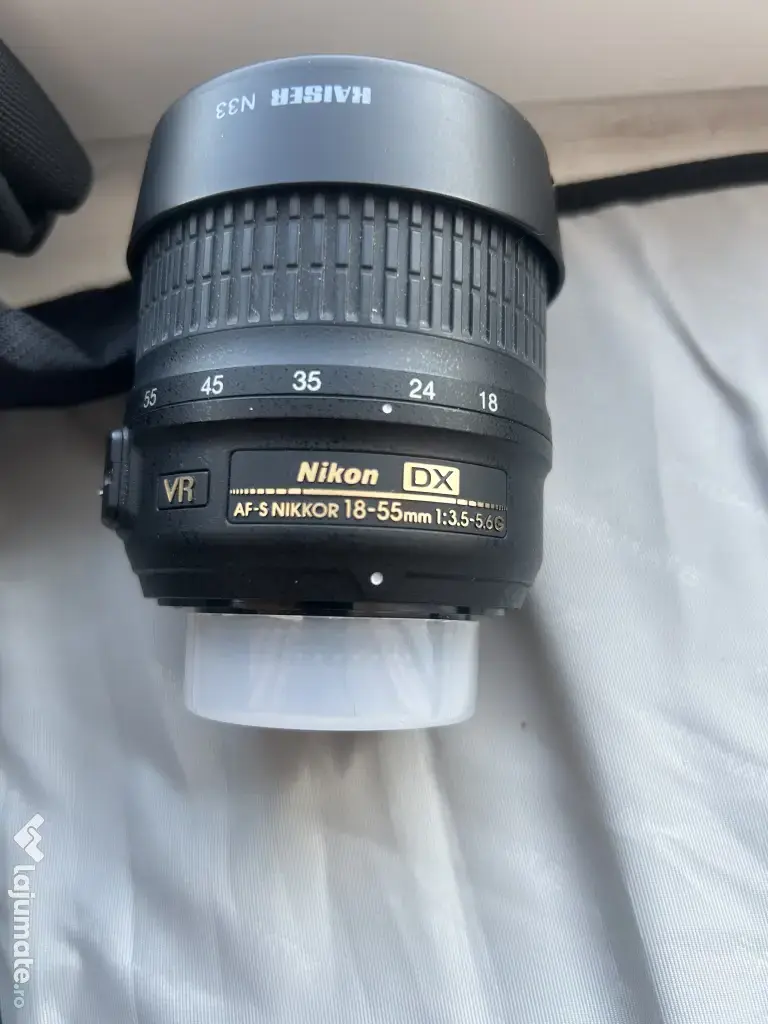 DDSLR Nikon D3000 + obiectiv Nikon AF-S DX 