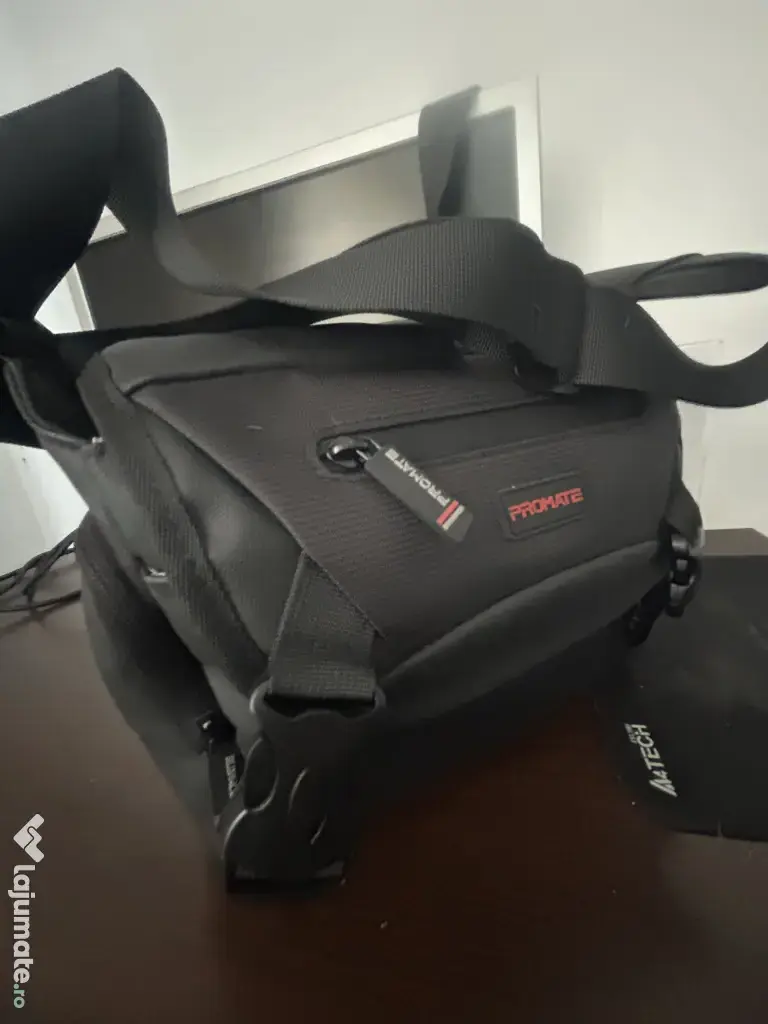 DDSLR Nikon D3000 + obiectiv Nikon AF-S DX 