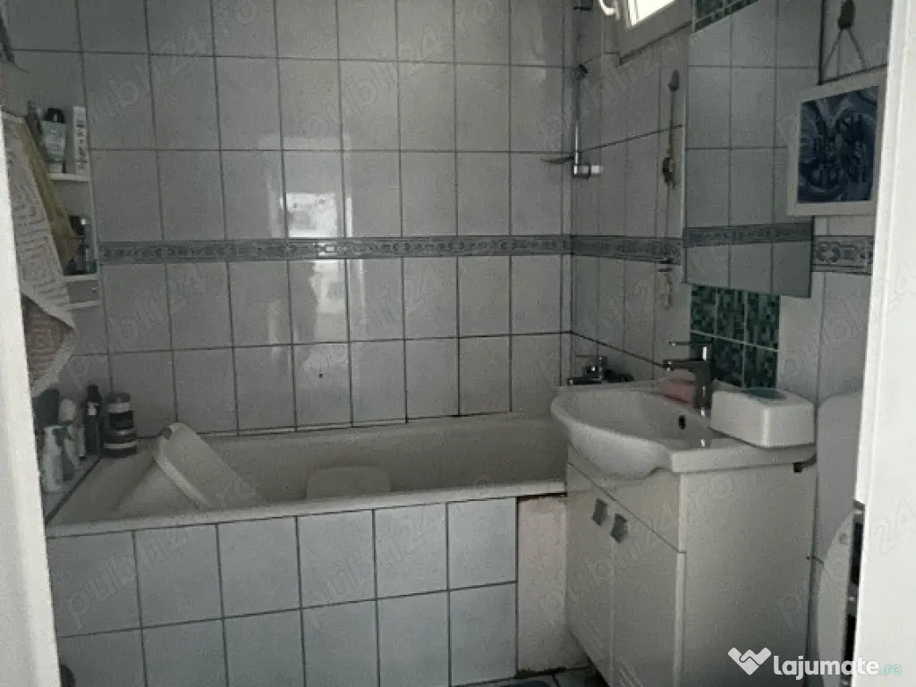 Apartament 3 camere zona CENTRALA 