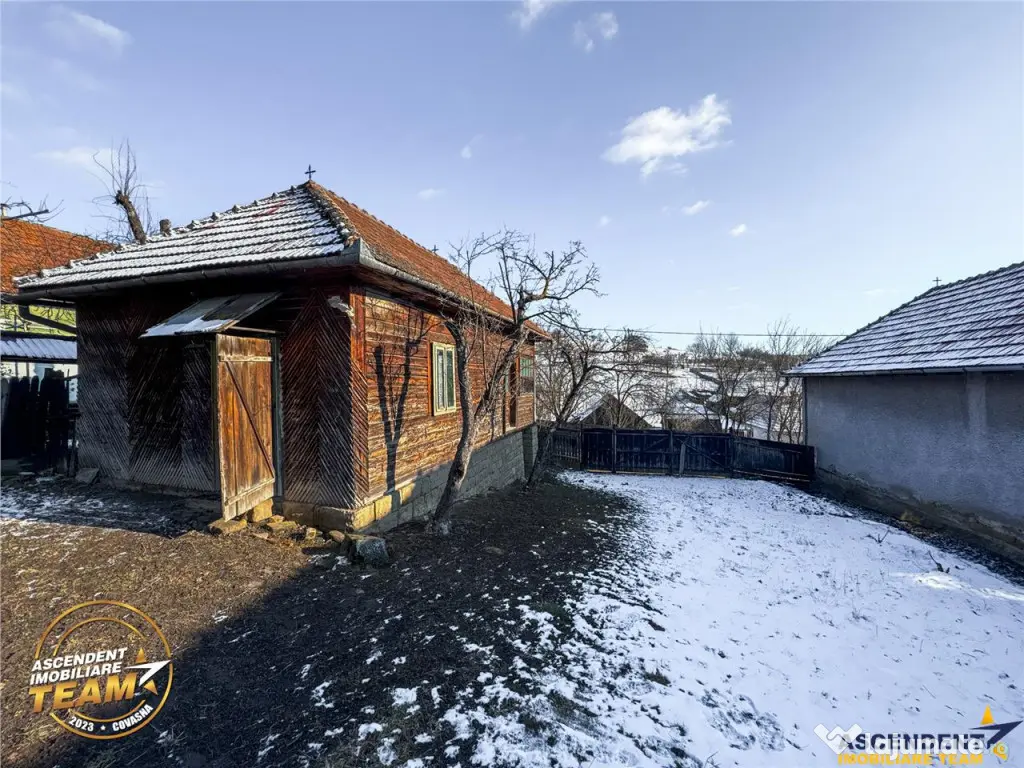 Film! Casa din lemn,cu doua camere, pe domeniu de 2.819 mp, 