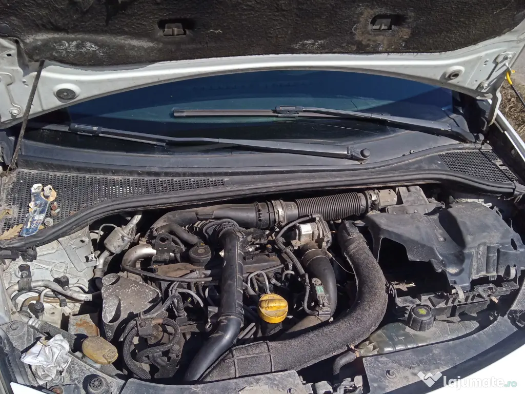 Vând Clio 3 pentru dezmembrări 