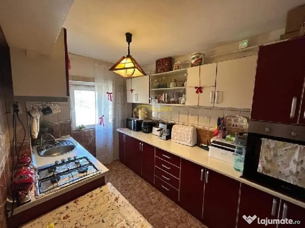 Apartament 3 camere decomandate, zona Pacurari(Alpha Bank) 