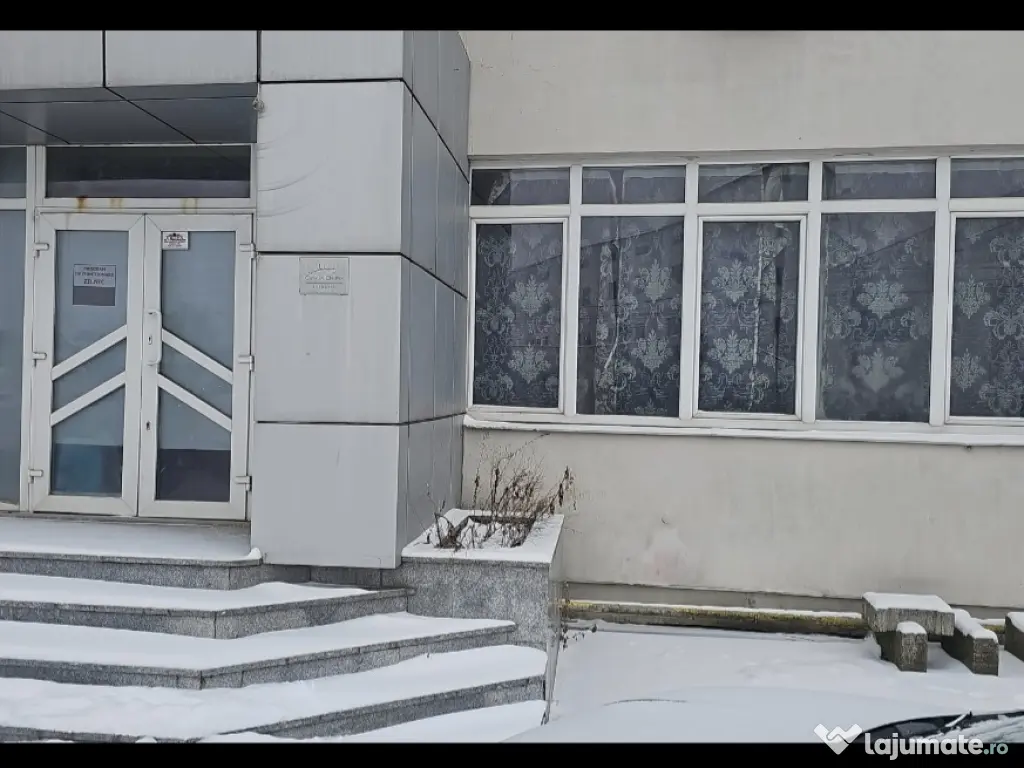 Vând spațiu comercial 