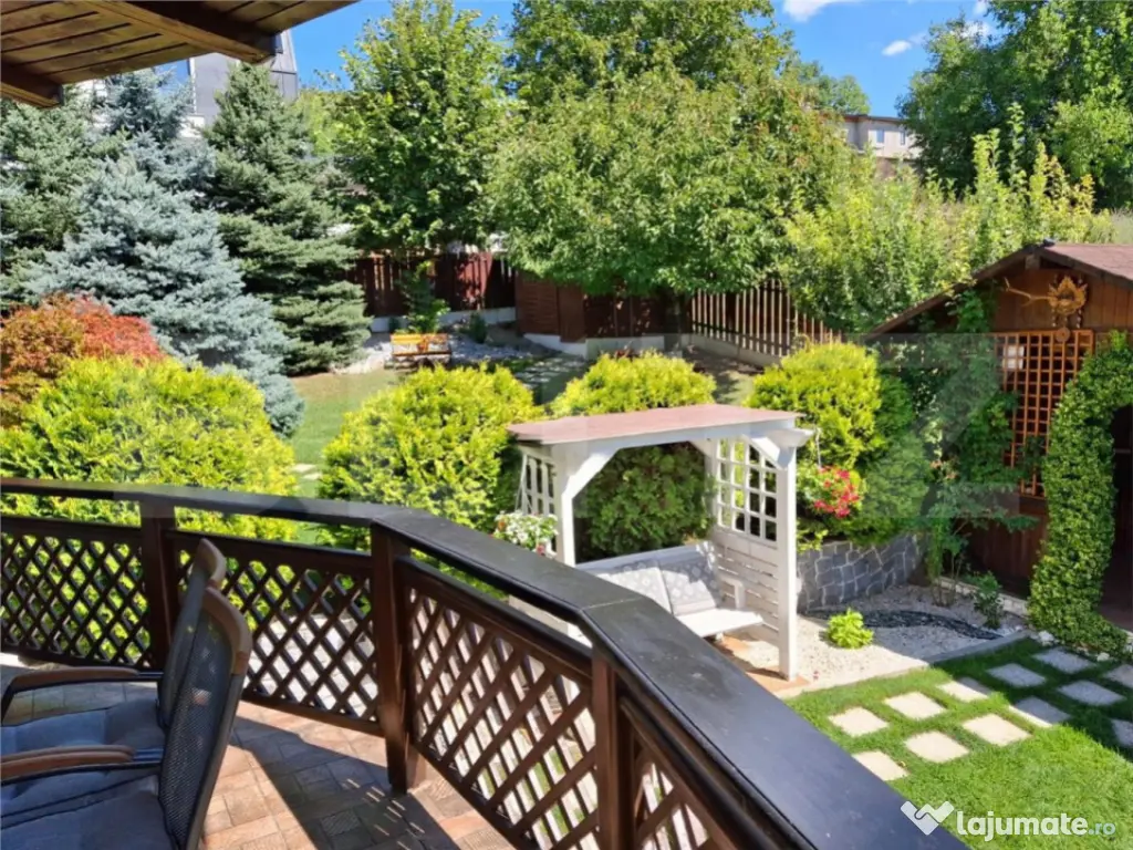 Proprietate elegantă cu teren mare și garaj în Bucium