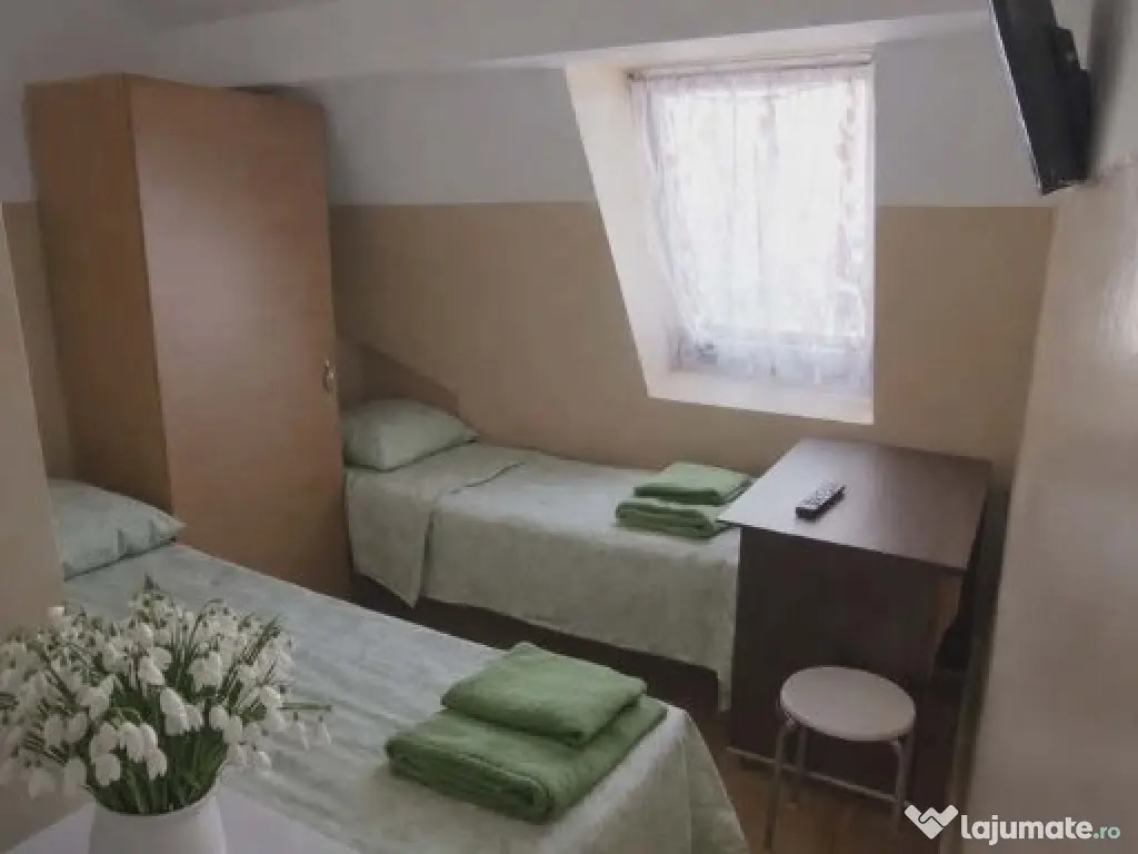 Inchiriez camere cu baie proprie - de la 40 lei/ zi/ pers 