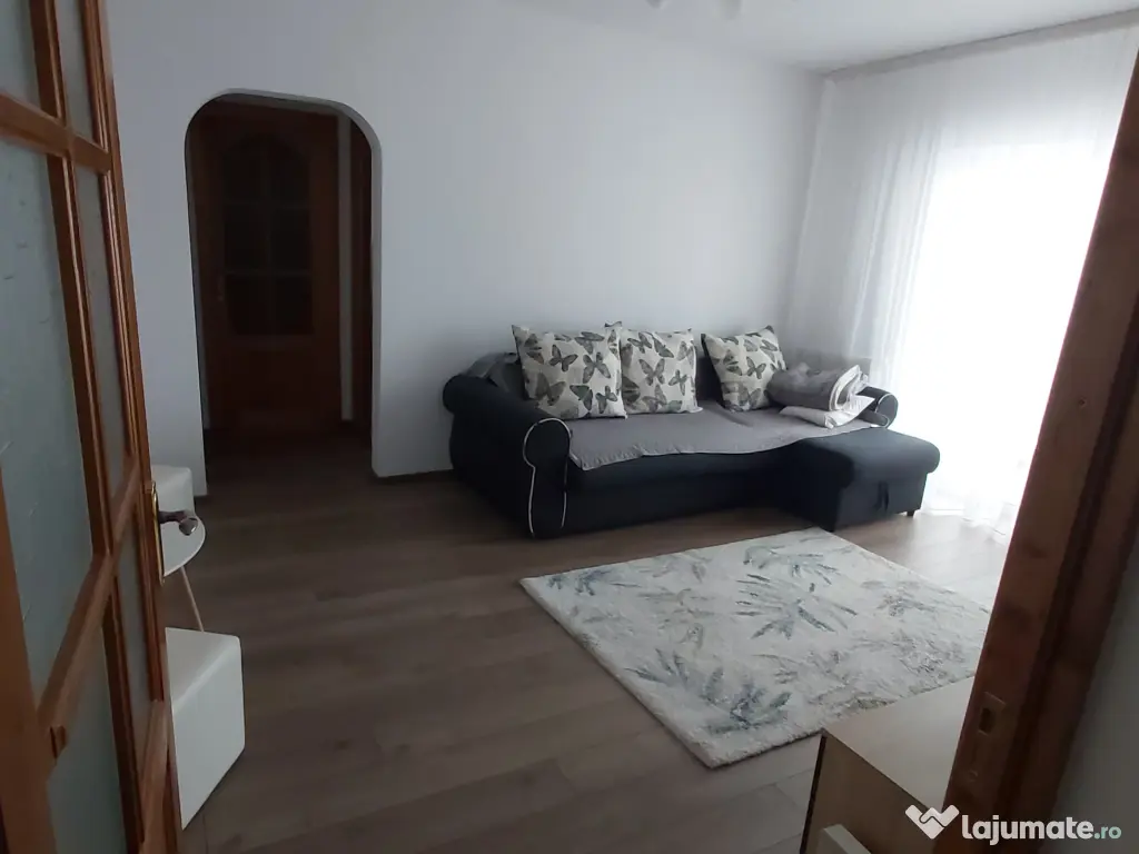 Proprietar inchiriez apartament 2 camere zona piata sud 