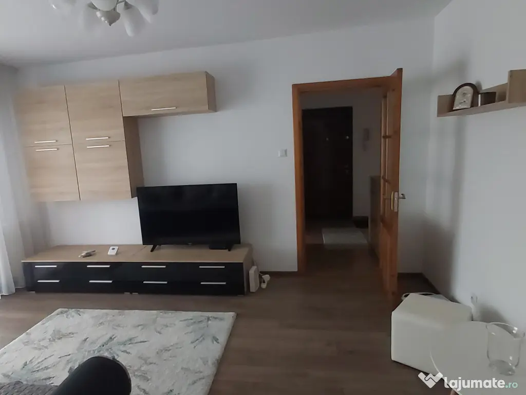 Proprietar inchiriez apartament 2 camere zona piata sud 