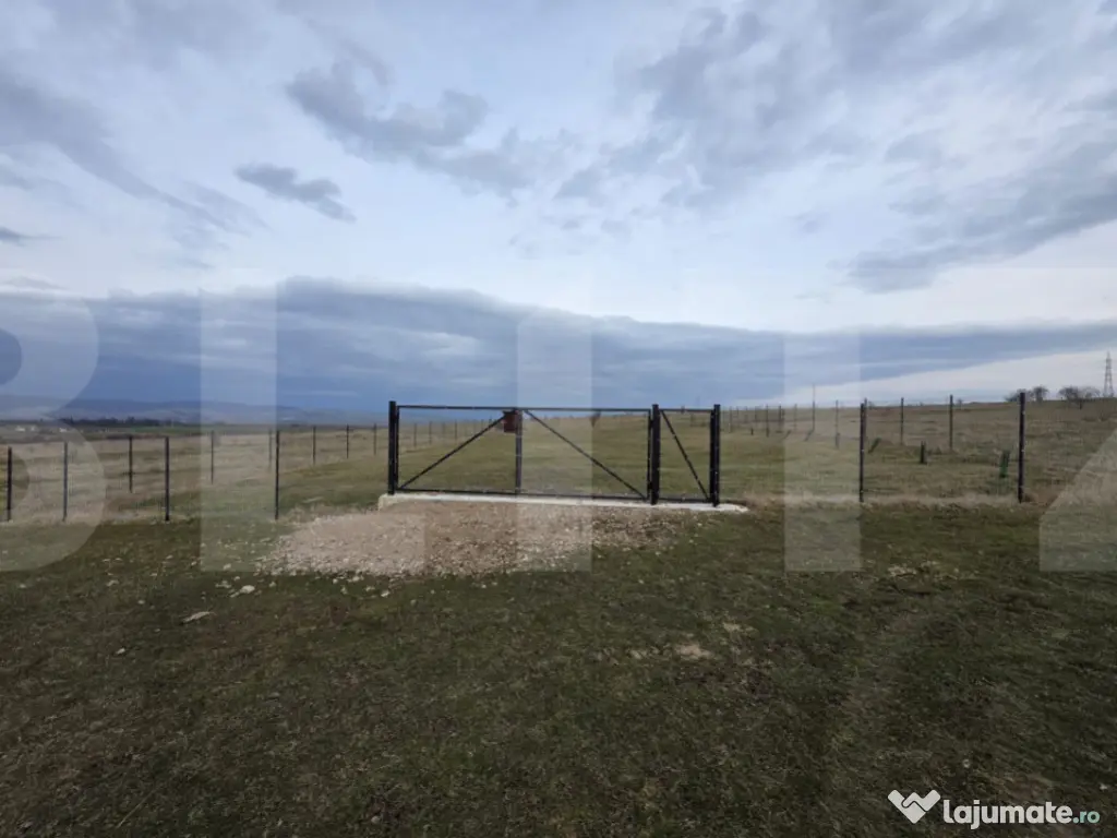 Teren intravilan imprejmuit intr-o zona panoramica