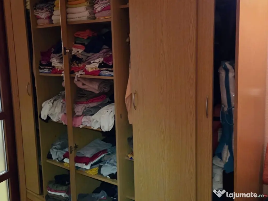 Vând mobilier dormitor 