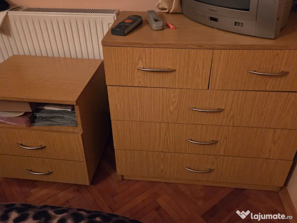 Vând mobilier dormitor 