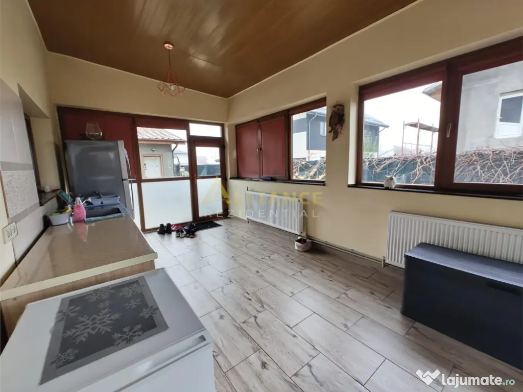 Vila spectaculoasa - 249 mp utili, teren 881 mp, 