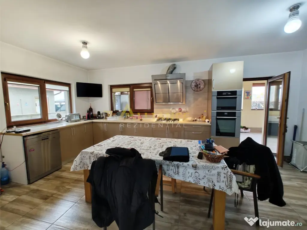 Vila spectaculoasa - 249 mp utili, teren 881 mp, 