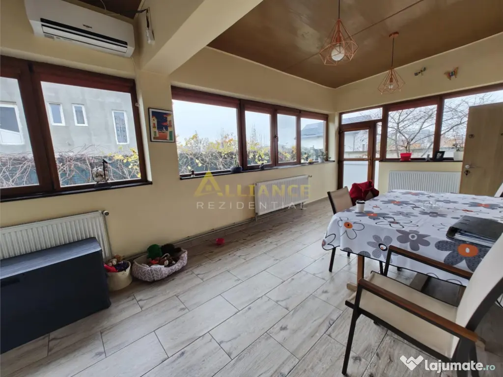 Vila spectaculoasa - 249 mp utili, teren 881 mp, 