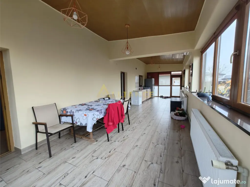 Vila spectaculoasa - 249 mp utili, teren 881 mp, 