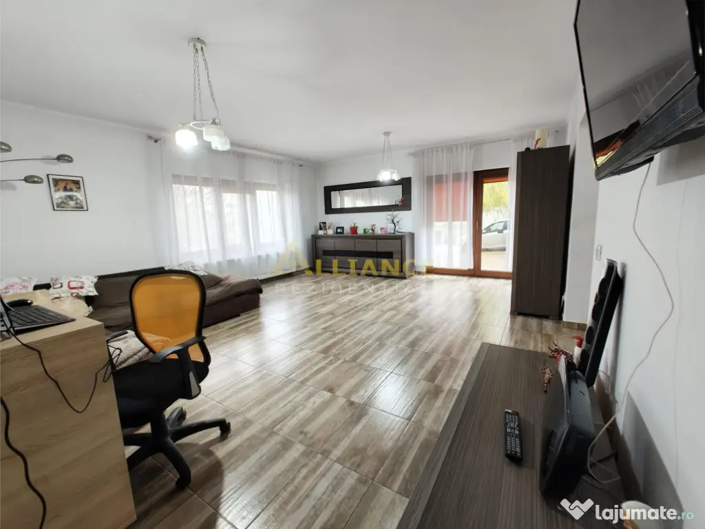 Vila spectaculoasa - 249 mp utili, teren 881 mp, 