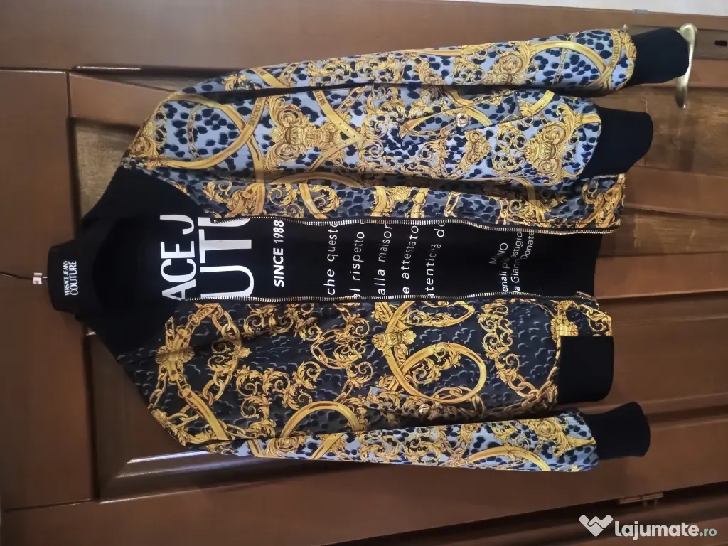 Vând trening Versace Coutoure 