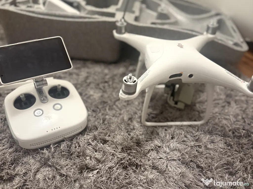 Dronă DJI Phantom 4 Pro / telecomandă cu ecran / completă + cutie 