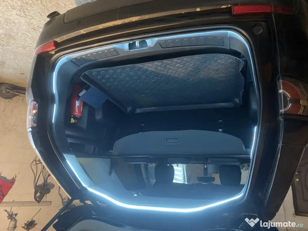 Vând  Lond Rover Discovery 