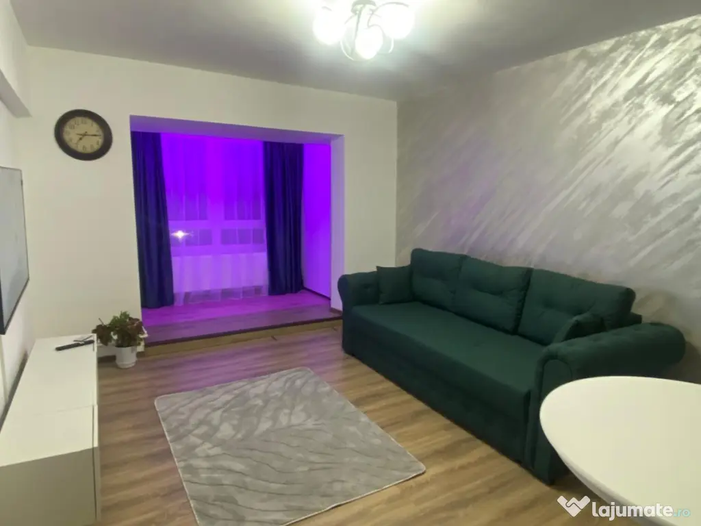 Închiriez apartament 