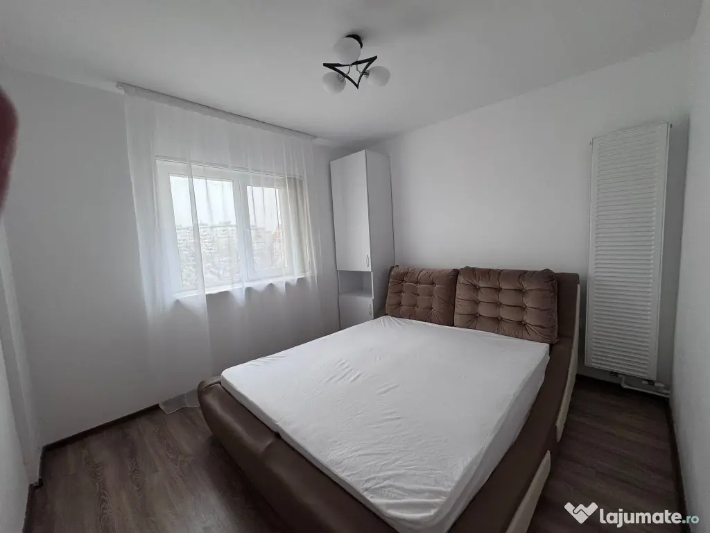 Închiriez apartament 