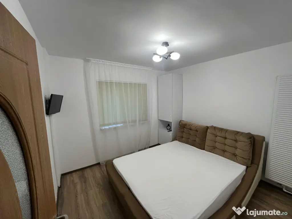 Închiriez apartament 