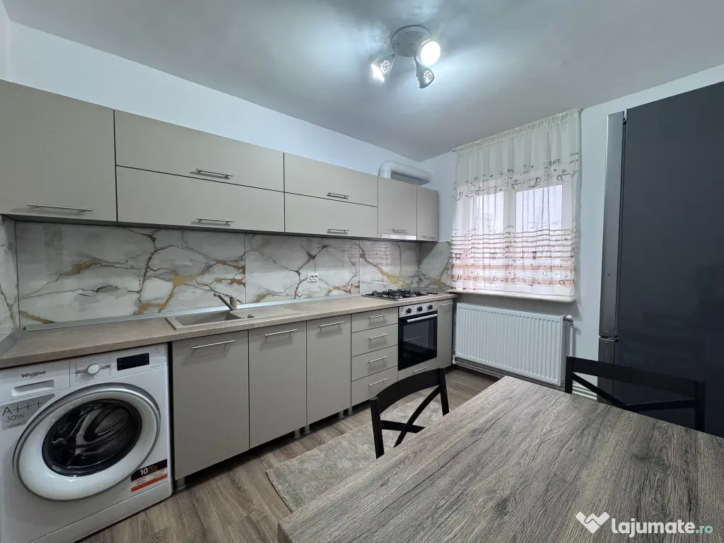 Închiriez apartament 