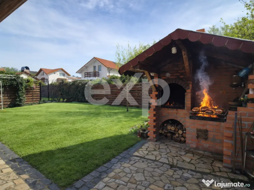 Casă mobilată, cu garaj și foișor – Zonă liniștită 