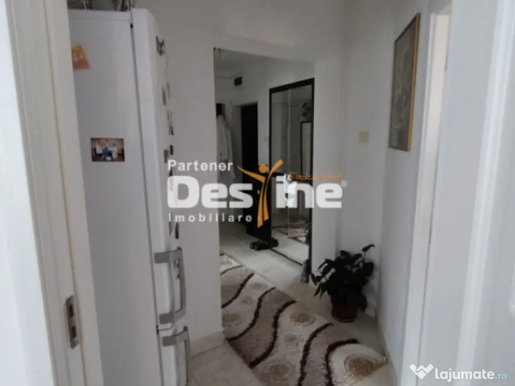 Apartament de vânzare 2 camere, decomandat, mobilat 