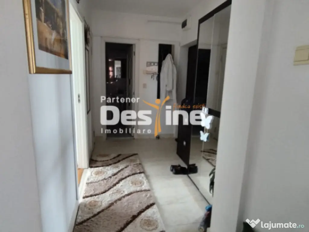 Apartament de vânzare 2 camere, decomandat, mobilat 