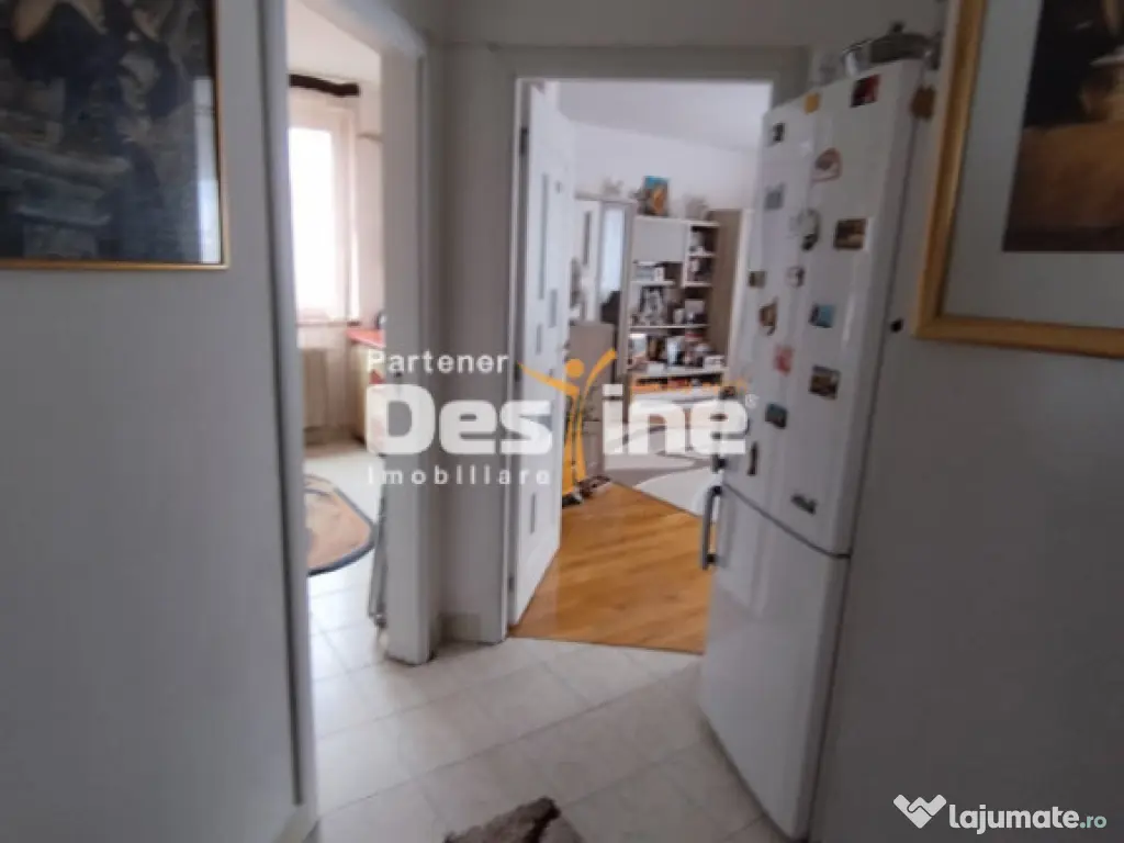 Apartament de vânzare 2 camere, decomandat, mobilat 