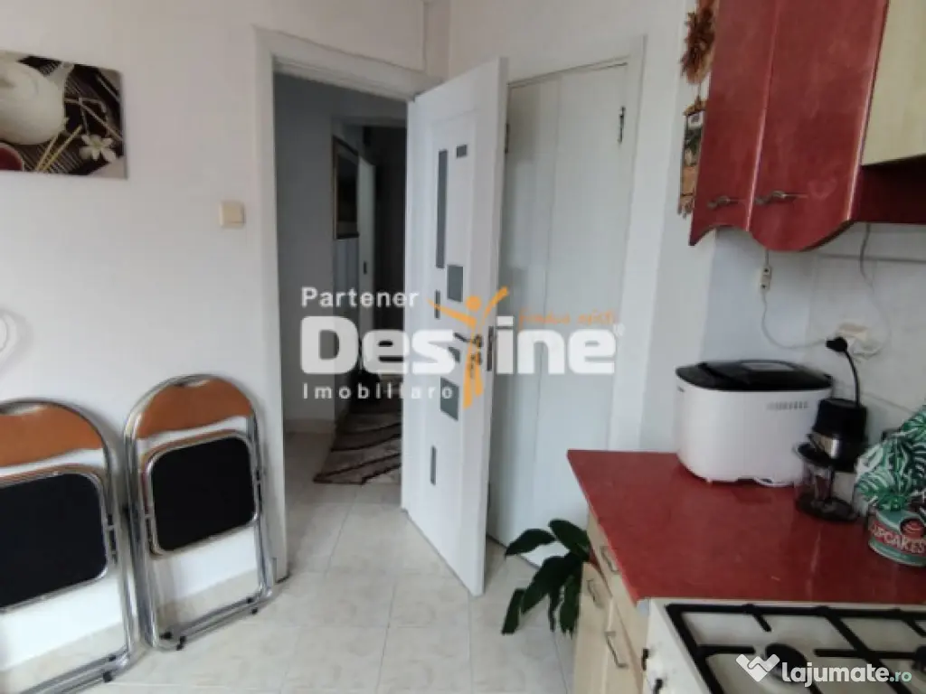 Apartament de vânzare 2 camere, decomandat, mobilat 