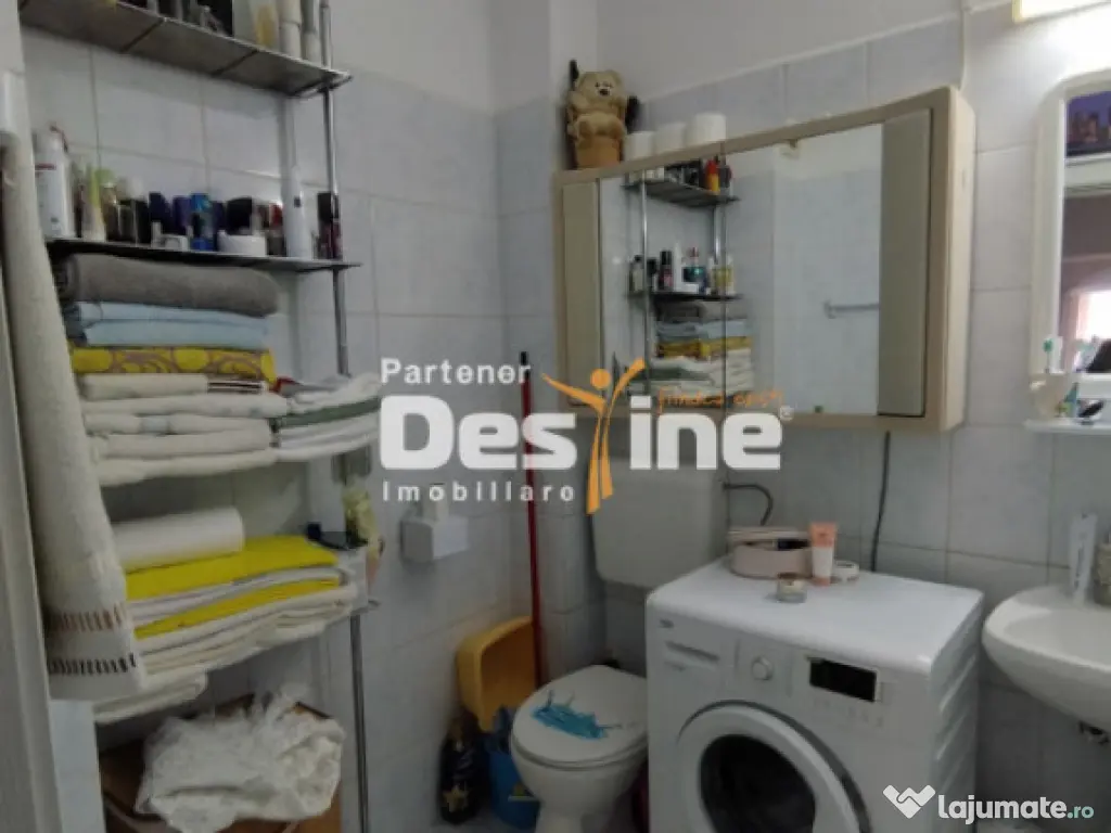 Apartament de vânzare 2 camere, decomandat, mobilat 