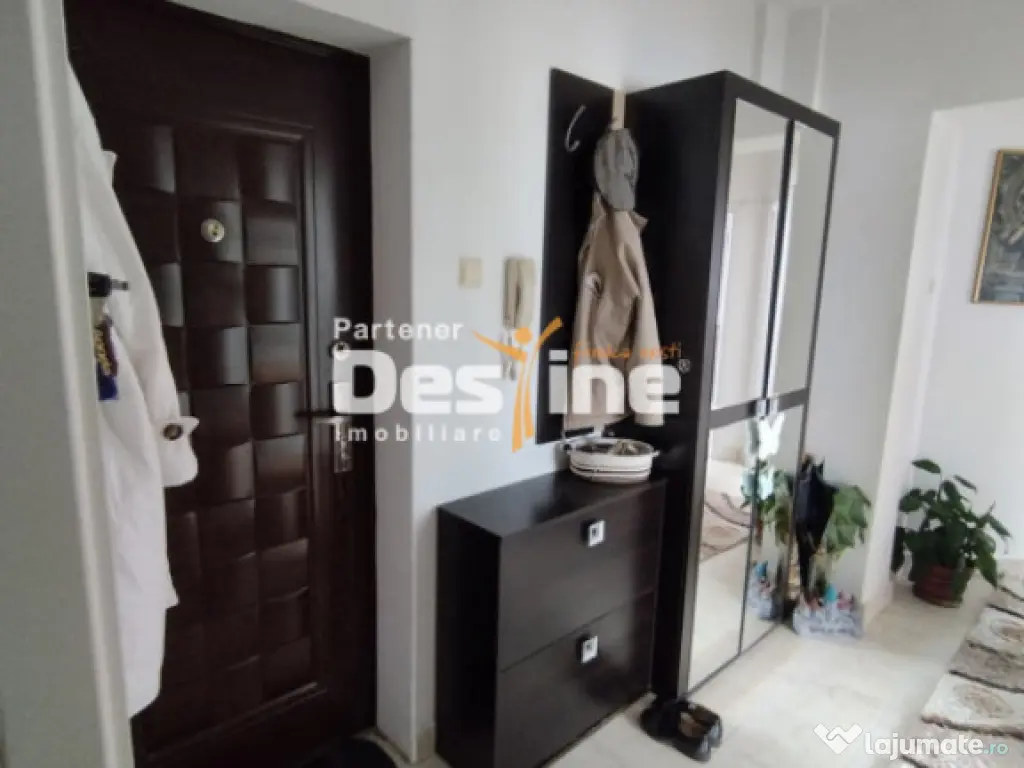 Apartament de vânzare 2 camere, decomandat, mobilat 