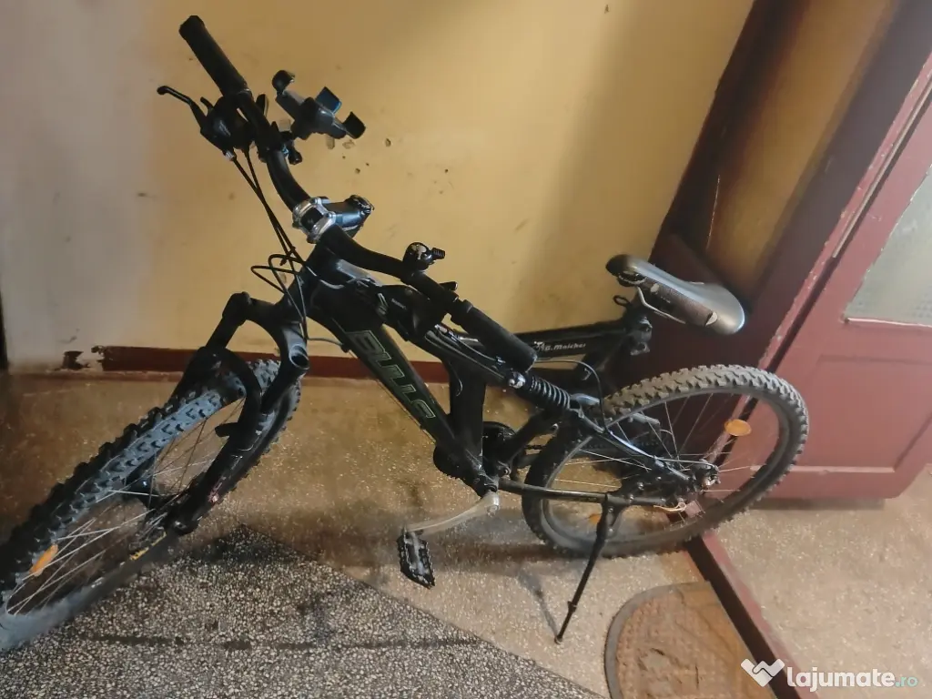 vând bicicletă BULLS