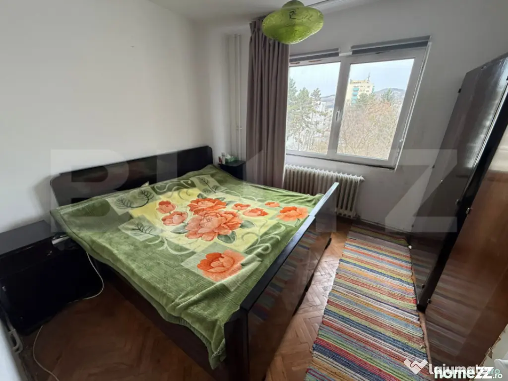 Apartament 4 camere, etaj intermediar, 2 băi, boxă,| G. Al 